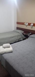 En eller flere senge i et værelse på Hotel ESER