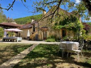 Ogród w obiekcie Les Paroules - Luxury Dordogne - Holiday Farmhouses.