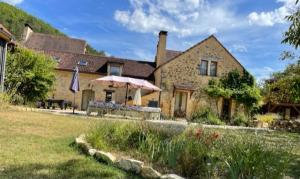 Ogród w obiekcie Les Paroules - Luxury Dordogne - Holiday Farmhouses.