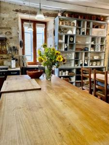 Część wypoczynkowa w obiekcie Les Paroules - Luxury Dordogne - Holiday Farmhouses.