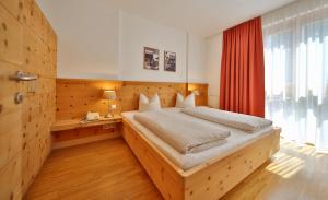Postel nebo postele na pokoji v ubytování Hotel Pension Geiger