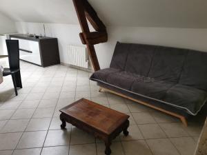 A seating area at Chez Jean Jack, appartement de 72 m2