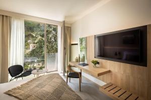 Телевизор и/или развлекательный центр в Valamar Tirena Hotel