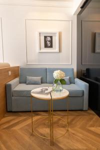 A seating area at Hotel Abner's