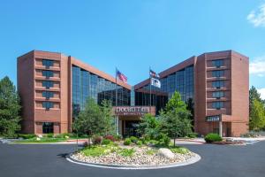 奥罗拉DoubleTree by Hilton Hotel Denver - Aurora的 ⁇ 染沙龙酒店