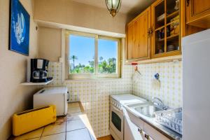 Kuchyň nebo kuchyňský kout v ubytování Appartement centre Cannes