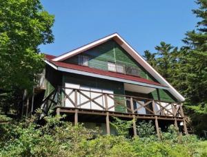 una casa grande con techo de gambrel en HARUNA SKY - Vacation STAY 78634v en Nasu