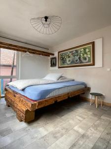 Ένα ή περισσότερα κρεβάτια σε δωμάτιο στο Art Apartments Govora Cluj