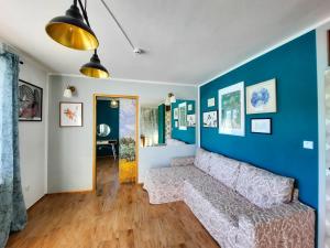 O zonă de relaxare la Deerwood-Large Villa relax with castle view