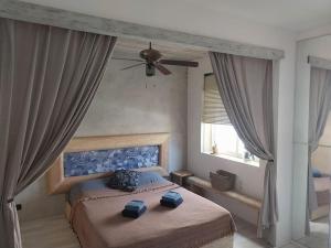 a bedroom with two beds and a ceiling fan at La Bellamar - Apartamento en primera línea mar- in Premiá de Mar