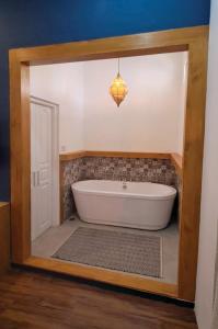 a bathroom with a bath tub in a room at Athirige Boutique House Dharavandhoo in Dharavandhoo