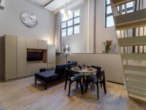 Unity Hammarby Sjöstad - A Studio Hotel的厨房或小厨房