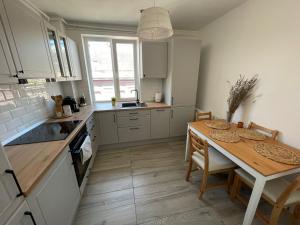 a kitchen with a table and a dining room at CENTRAL VIEW APARTAMENT in Arad