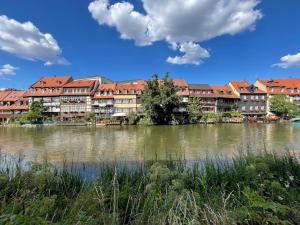 a group of buildings next to a body of water at Cozy Rosy - gemütlich, zentral, frei Parken! in Bamberg