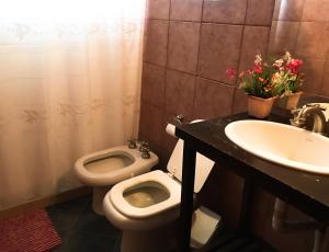 Phòng tắm tại Hermosa casa con vista al lago