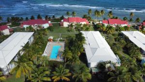 an aerial view of a resort on the beach at Magnifique appt Crystal Beach in Saint-François