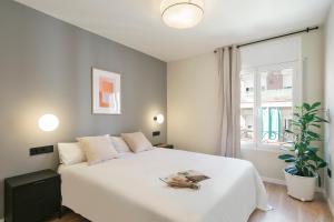 Posteľ alebo postele v izbe v ubytovaní WOW Apartments by Olala Homes