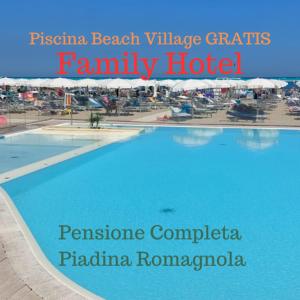- une photo de la piscine d'un complexe dans l'établissement Hotel Moresco - Piscina Beach Village, à Riccione