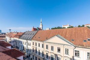 Výhľad na mesto Bratislava alebo výhľad na mesto priamo z apartmánu