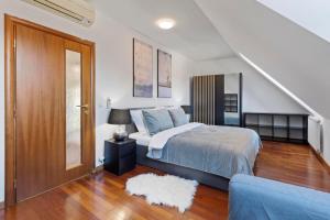 Posteľ alebo postele v izbe v ubytovaní Urban Elegance Retreat