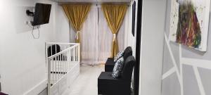 a living room with two chairs and a television at Du-house in Filandia