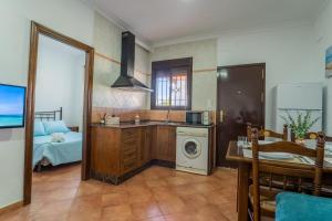 Kuchyň nebo kuchyňský kout v ubytování EntreCalas 2 Chalet con piscina privada en Conil, Roche viejo, cala del aceite + 2 fotografie