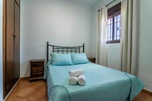 Postel nebo postele na pokoji v ubytování EntreCalas 2 Chalet con piscina privada en Conil, Roche viejo, cala del aceite