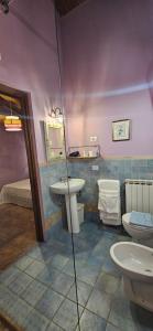 a bathroom with a sink and a toilet at La Casa dei Tigli in Cannara