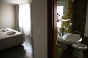 Koupelna v ubytování Hotel Arianna