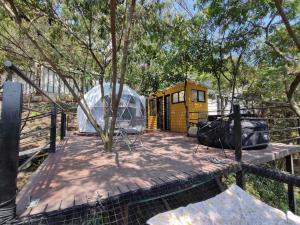 a compound with a igloo and a house at Glamping romantico en Vista Hermosa disfruta de la naturaleza en un ambiente privado y acogedor in La Mesa