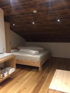 Soul Mountain Lodge tesisinde bir odada yatak veya yataklar