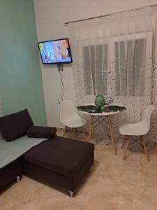 TV a/nebo společenská místnost v ubytování Aggeliki apartment