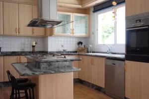 a kitchen with a granite counter top and a sink at Gezellige villa met prachtig zicht en zwembad in Arona