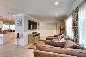 A kitchen or kitchenette at Pool and Screened-In Patio Tropical Florida Abode