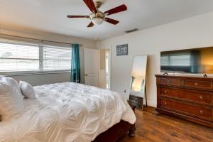 A bed or beds in a room at Pool and Screened-In Patio Tropical Florida Abode