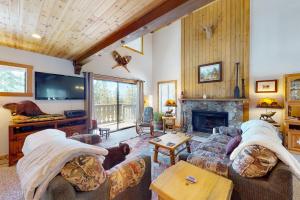 a living room with a couch and a fireplace at Beaver Lodge in South Lake Tahoe