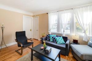Fotografie z fotogalerie ubytování Ferndale Apartment with Yard - Near the Detroit Zoo! v destinaci Ferndale