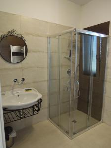 Ванная комната в Tenuta Li Maritati +15 фотографий