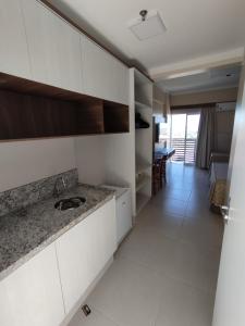 a kitchen with a sink and a counter top at Caldas Novas Spazzio Diroma com acesso ao Vulcao todos os dias in Caldas Novas