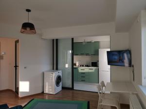 a living room with a kitchen with a washing machine at MICHAEL in Galaţi