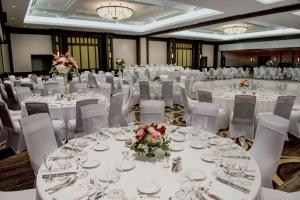 Restaurace v ubytování Hilton Chicago Oak Brook Hills Resort & Conference Center + 50 fotografií