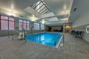 a swimming pool in a large room with a largeermott at Hampton Inn & Suites Chicago-Downtown in Chicago