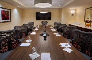 a conference room with a long wooden table and chairs at Hilton Garden Inn Chicago Downtown Riverwalk in Chicago