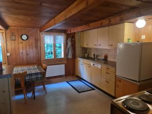 Kuchyň nebo kuchyňský kout v ubytování Ferienwohnung Berner Oberland - Guttannen