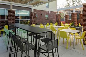 Restaurace v ubytování Home2 Suites By Hilton North Charleston University Blvd