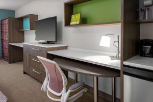 Kuchyň nebo kuchyňský kout v ubytování Home2 Suites By Hilton North Charleston University Blvd