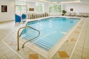 a large swimming pool in a hotel room at Homewood Suites by Hilton Cleveland-Solon in Solon