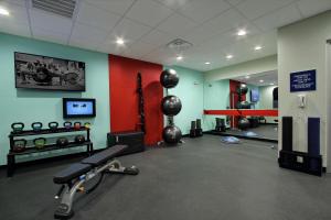 Fitness centrum a/nebo fitness zařízení v ubytování Tru by Hilton Bryan College Station + 23 fotografií