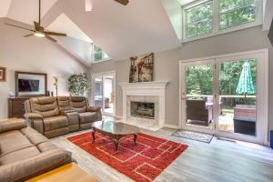 A seating area at Gainesville Getaway Less Than 1 Mi to Lake Lanier!