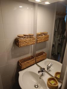 Kúpeľňa v ubytovaní Mes'anges + 14 fotografií